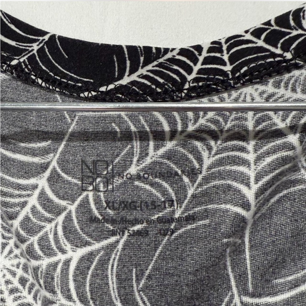 No Boundaries Halloween Cobweb Long Sleeve V-Neck Tee Spiderweb Top, Spooky Goth - Picture 8 of 8